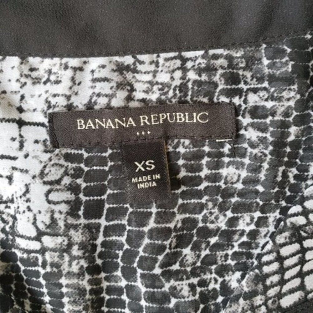 Banana Republic Lightweight Tank Blouse - Picture 4 of 14